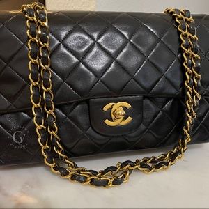 💯 AUTHENTIC VINTAGE CHANEL MEDIUM CLASSIC FLAP